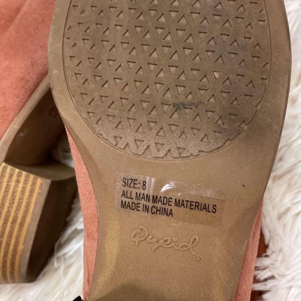 Pink/coral suede pull on booties. - Picture 4 of 5